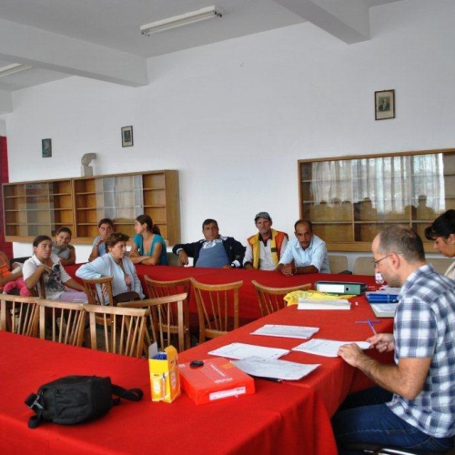 35 de persoane din Buhusi, judetul Bacau, au participat la sesiuni de informare si consiliere organizate la nivel local. 